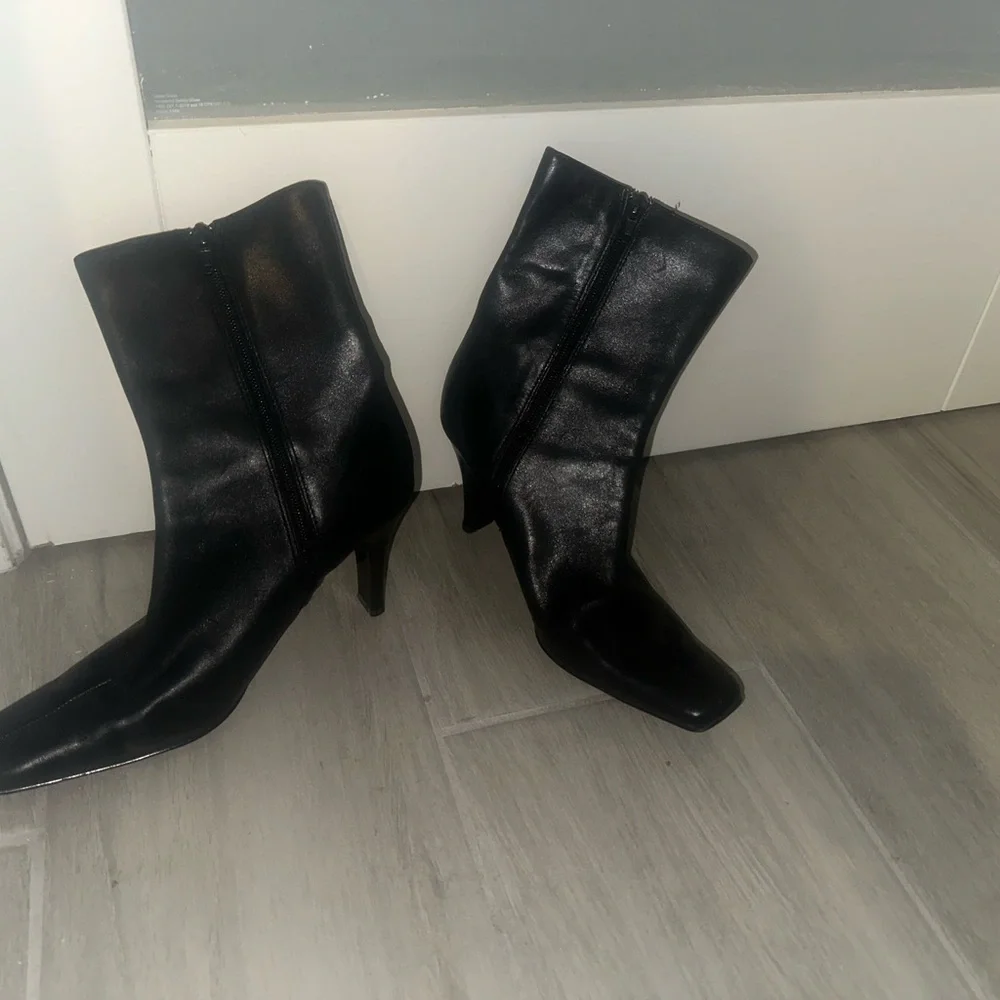 Nine West Black Leather Heeled Bootie - Picture 2 of 3